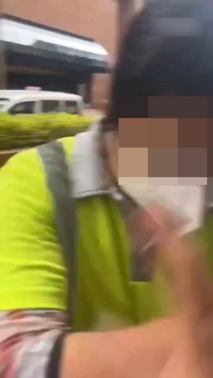 女子香港旅游被环卫女工骂,女子香港旅游被环卫工骂