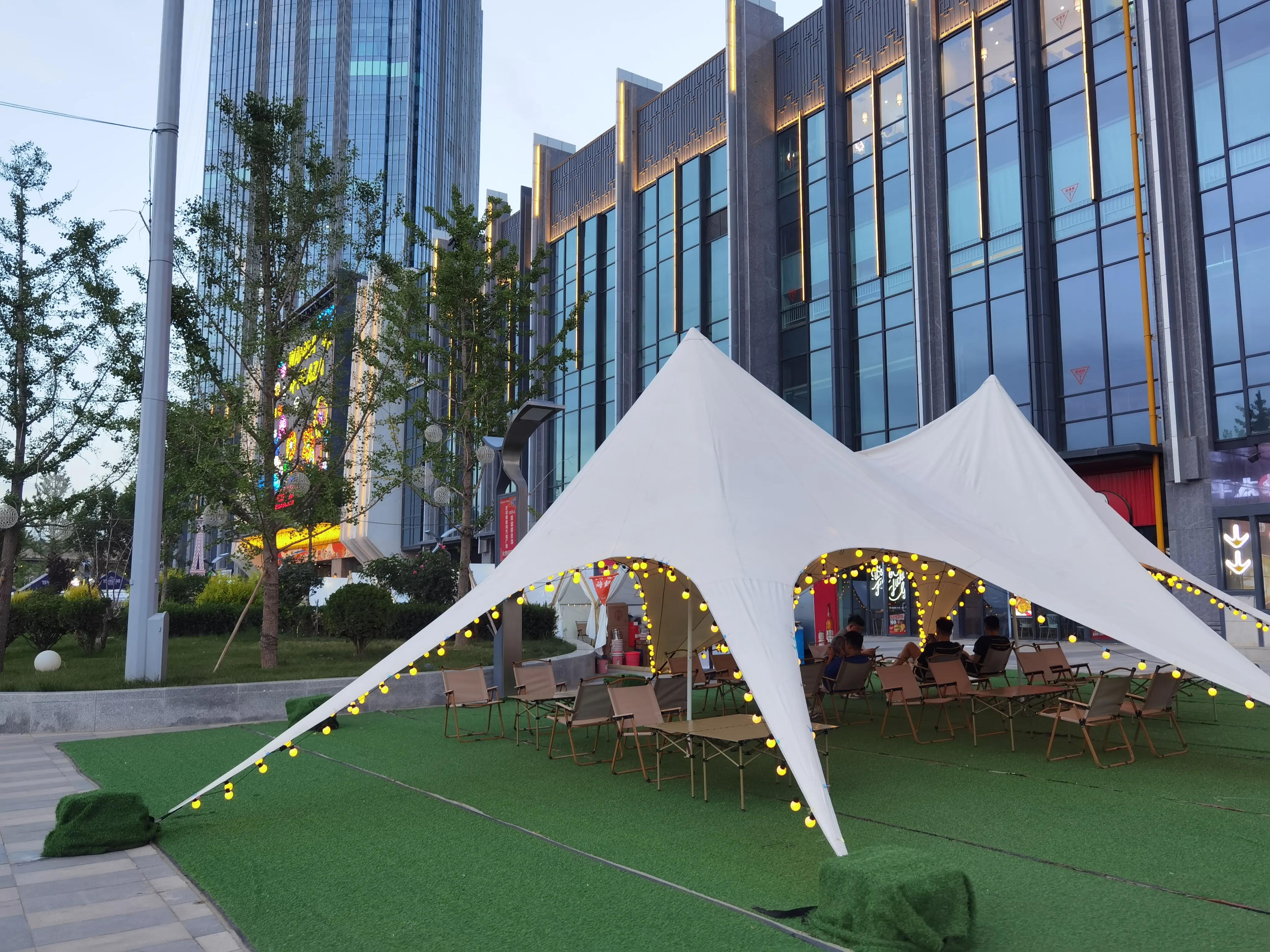 七一开怀赋锦章，锤镰飞彩映朝阳