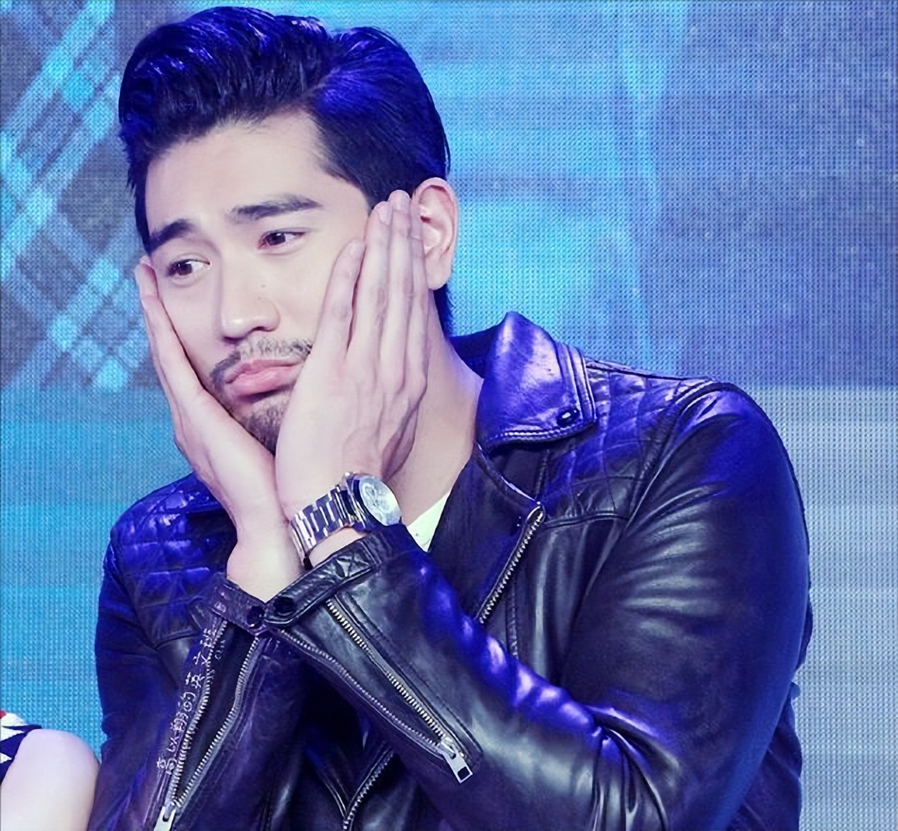 割喉去世的案例,被捅刀身亡的10位明星