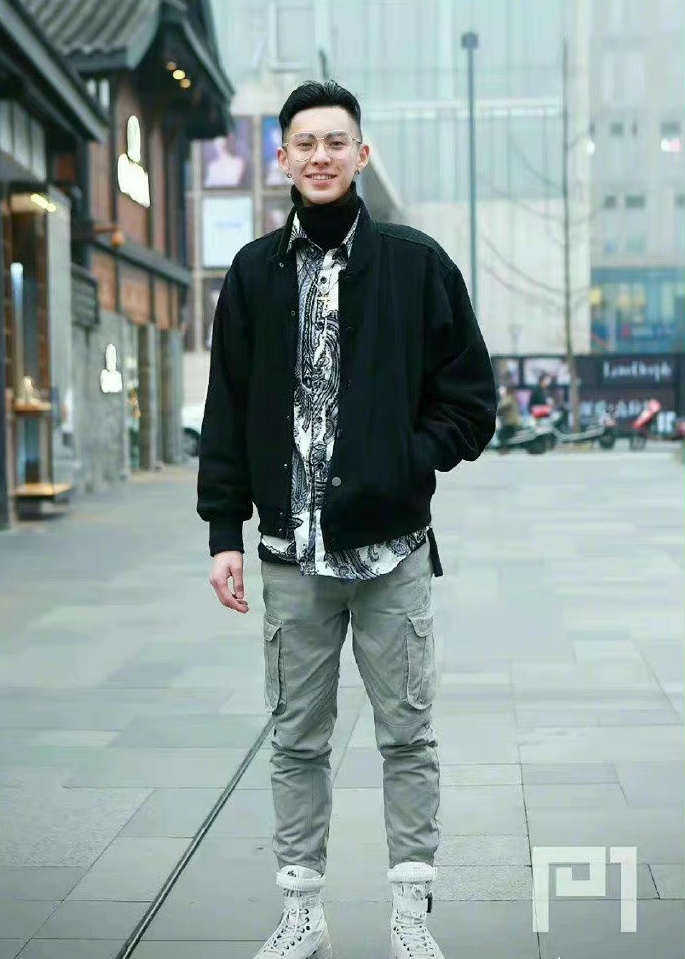 王鹤棣出席活动微博惊艳,王鹤棣一夜爆红的反应