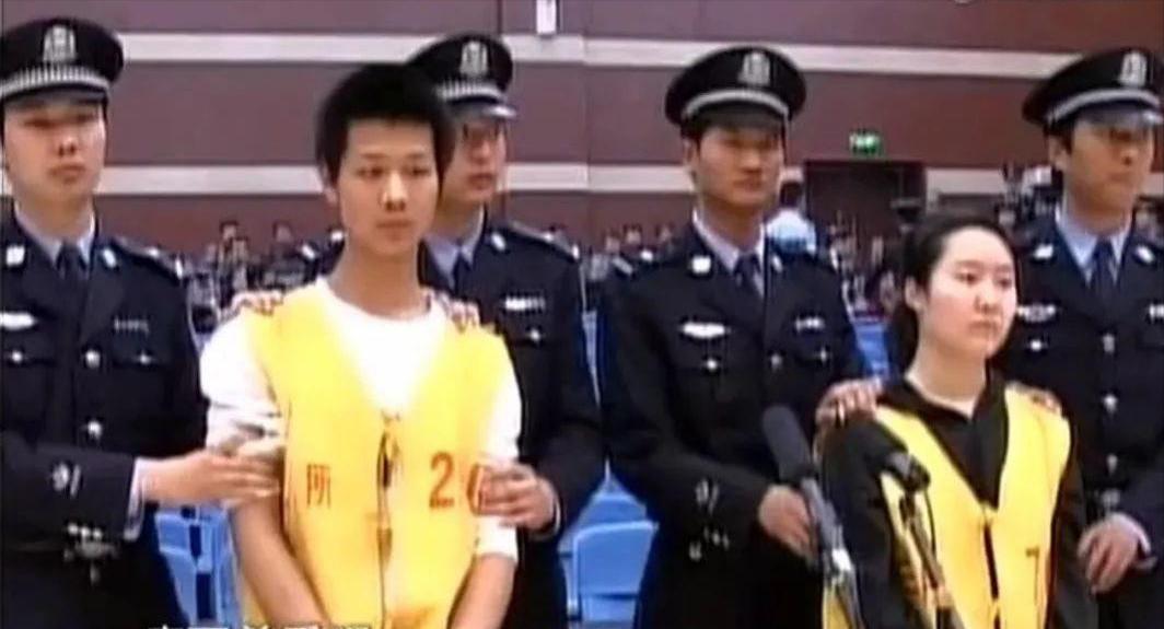 女护士遭医生强奸,联合男友将其当街砍死,死到临头为何高兴落泪