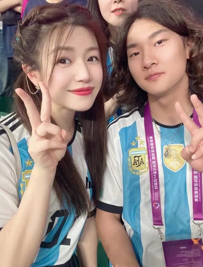 陈妍希看梅西比赛,陈妍希带娃看梅西比赛