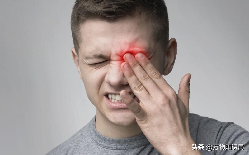 8岁男孩眼球融化荧光棒,小孩眼珠熔化视频