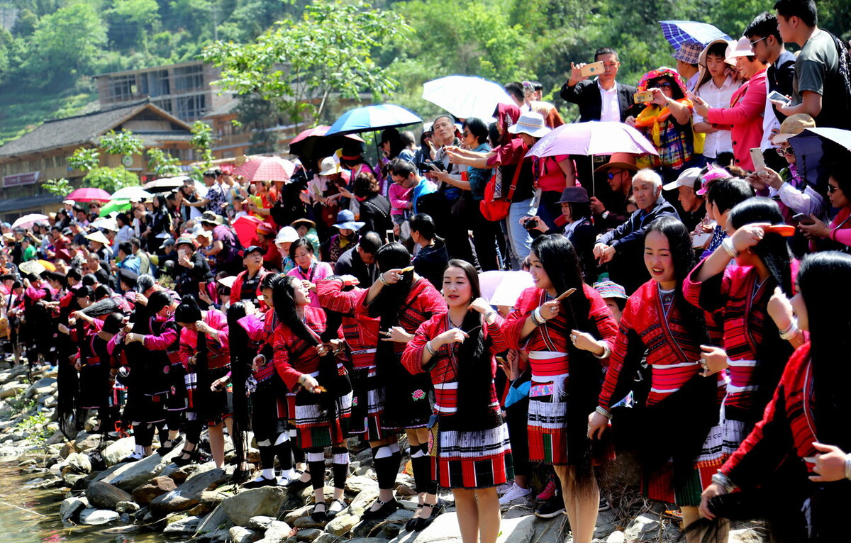 中国长发村女人剪长发视频,吉尼斯纪录长发女孩