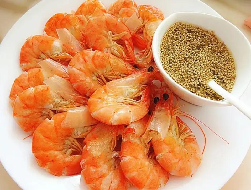 清水虾怎么煮要不要放调料,技巧在煮虾时一定要温水下锅