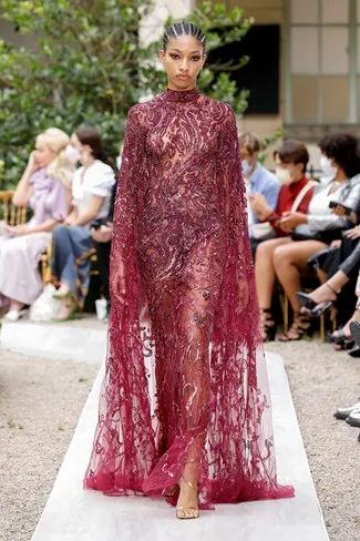 2023年明星穿过的高定,又大又繁琐的高定系列