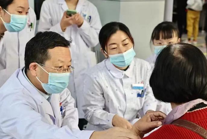 德艺双馨,德艺双馨医务工作者