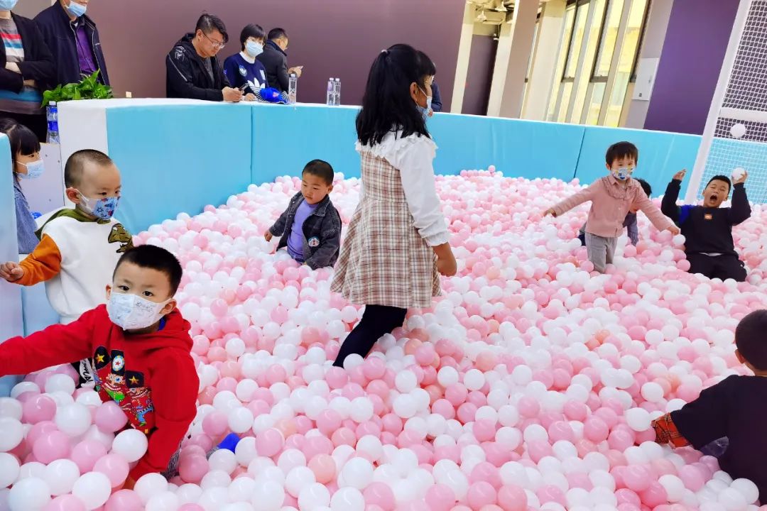 比年味谁更浓？谁能比得过花灯锦簇的栖云！