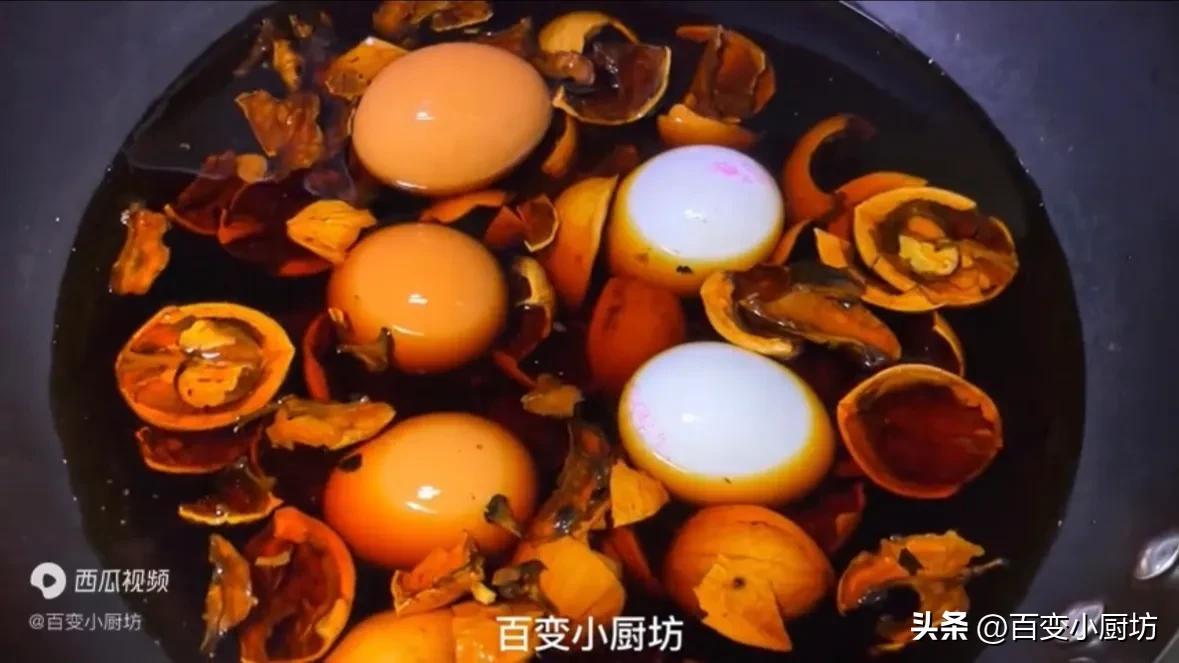 炒核桃带壳泡水的正确做法,把核桃放进滚烫油锅里