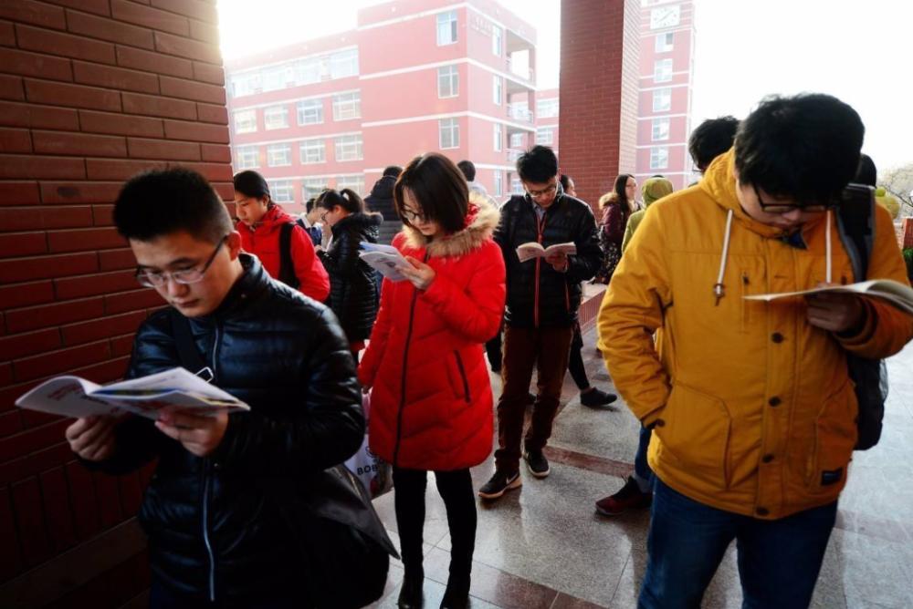 军队文职冷门专业报考的人多吗,为什么军队文职冷门却高薪