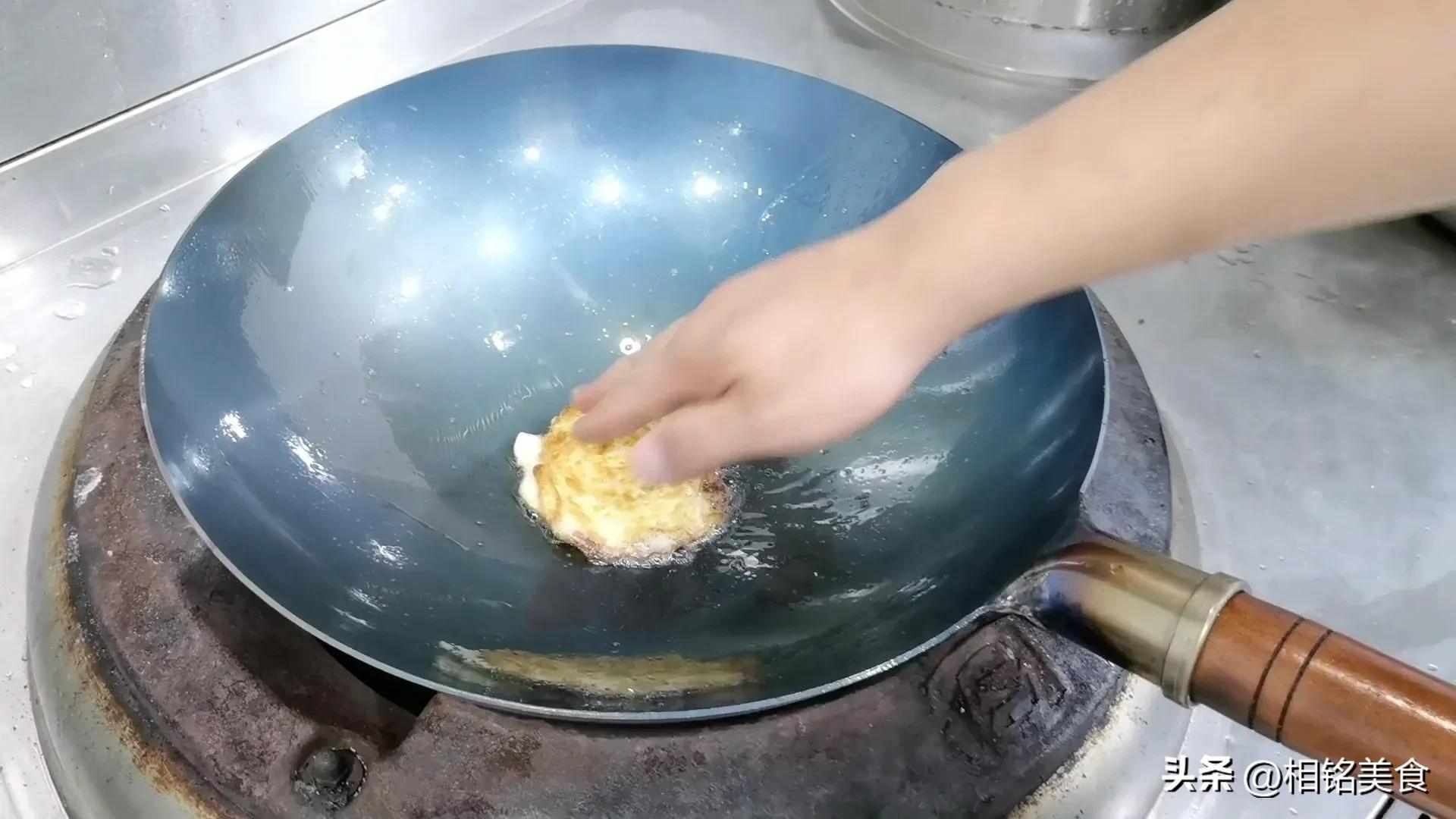 新铁锅怎样开锅小妙招视频,不粘锅的铁锅最佳开锅方法