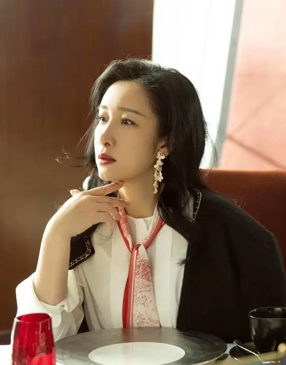 假期继续追“小敏家”？你发现40+女人拿捏气质的小秘密了吗？