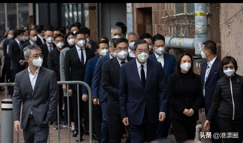 近万香港人排队悼念江爷爷！这一幕感动全国
