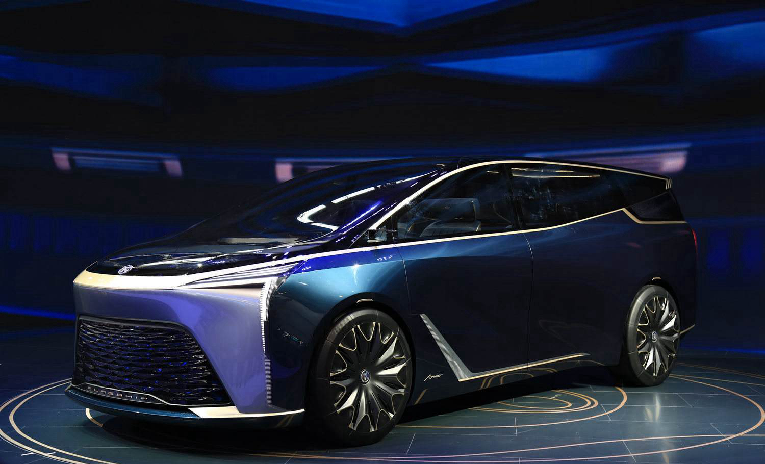 全新gl8和mpv,gl8算是卖得最好的mpv