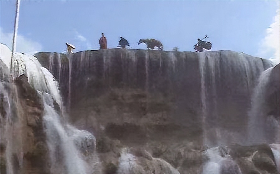 黄果树瀑布漫天扑面而来的水雾,黄果树瀑布4天旅游攻略