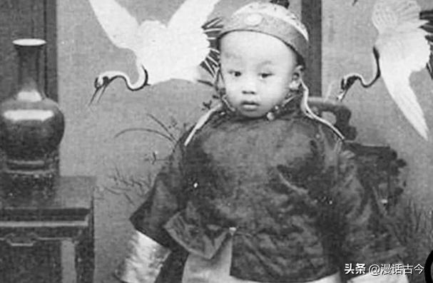 集中营惨状：30张老照片揭示妇女衣不遮体的悲惨命运！