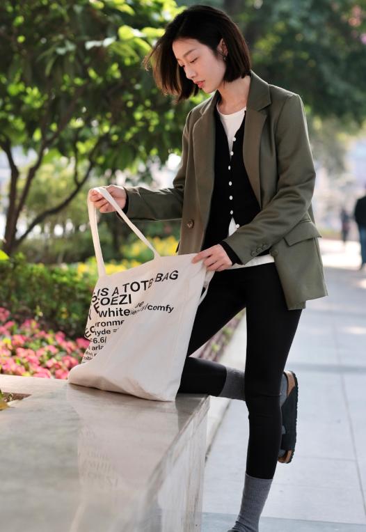 内搭西装搭配什么裤子好看,宽松西装外套怎么搭配牛仔裤好看