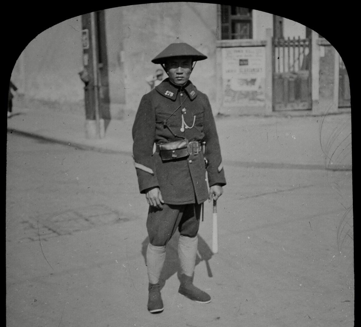 日军日记：*安妇慰**不服从管教，我很愤怒，用*刀刺**插入她的*体下**