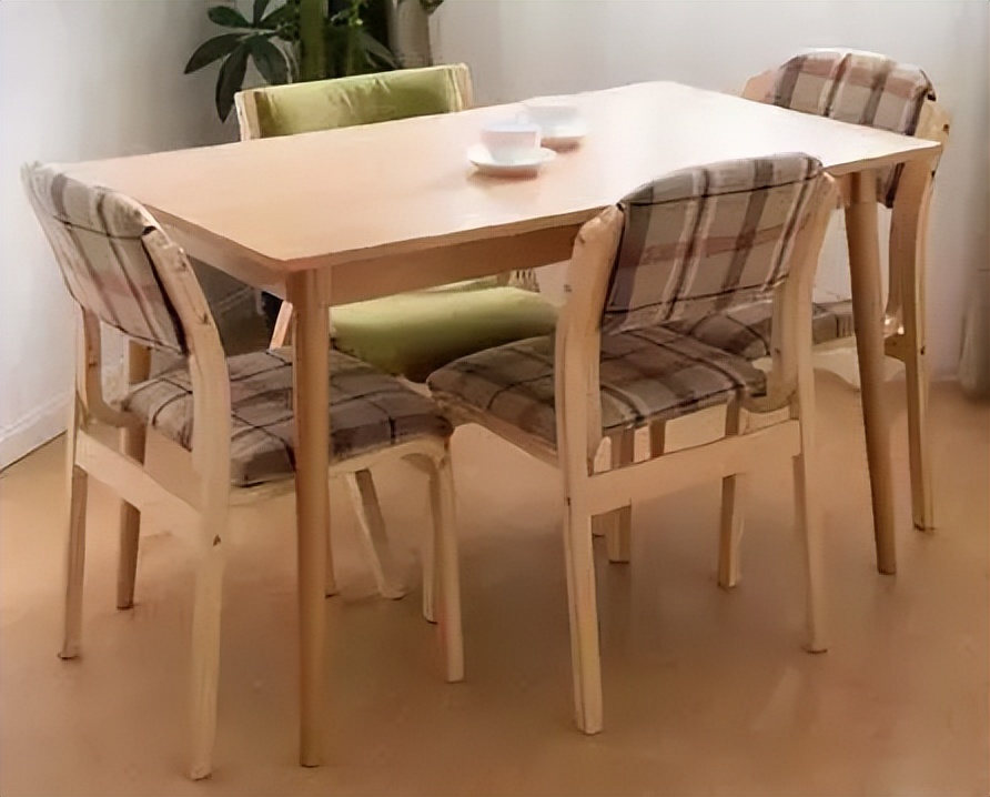 饭桌圆的好还是方的好,家庭里的饭桌选圆的还是方的好