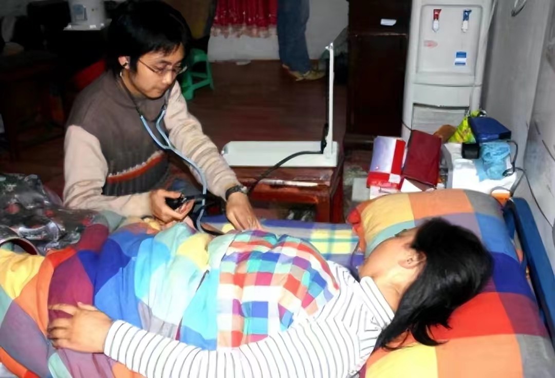 变性人刘婷纹眉毛,变性人刘婷隆胸手术