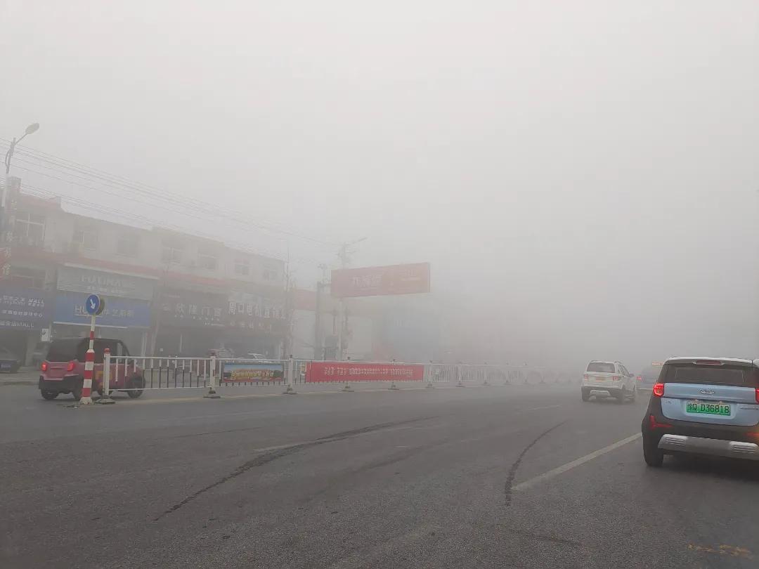 河南省驻马店市汝南县大雾预警,今晨大雾宛如仙境