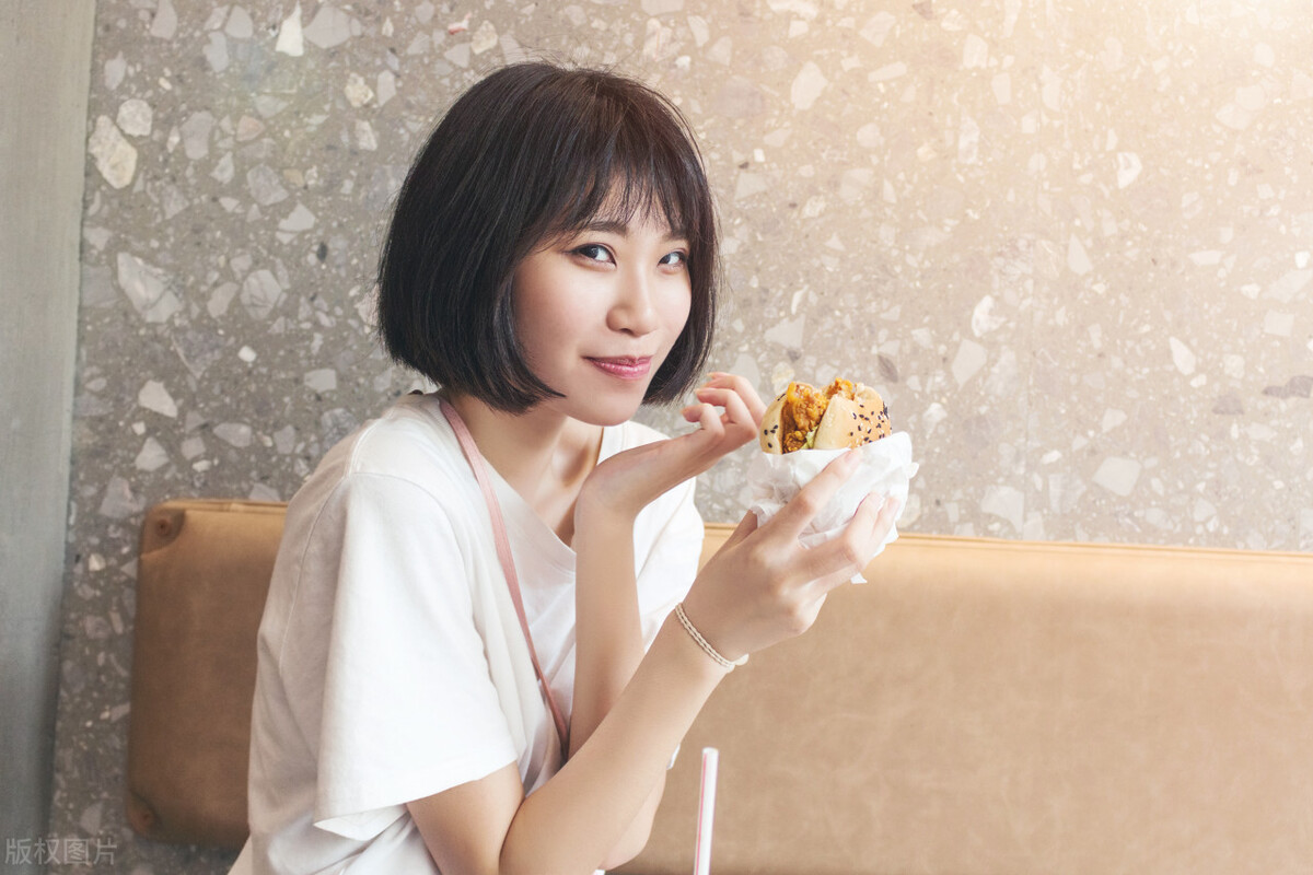 2008年美女为吃一碗刀削面夜晚与前男友相聚惨遭众*狼色**轮番*暴强**