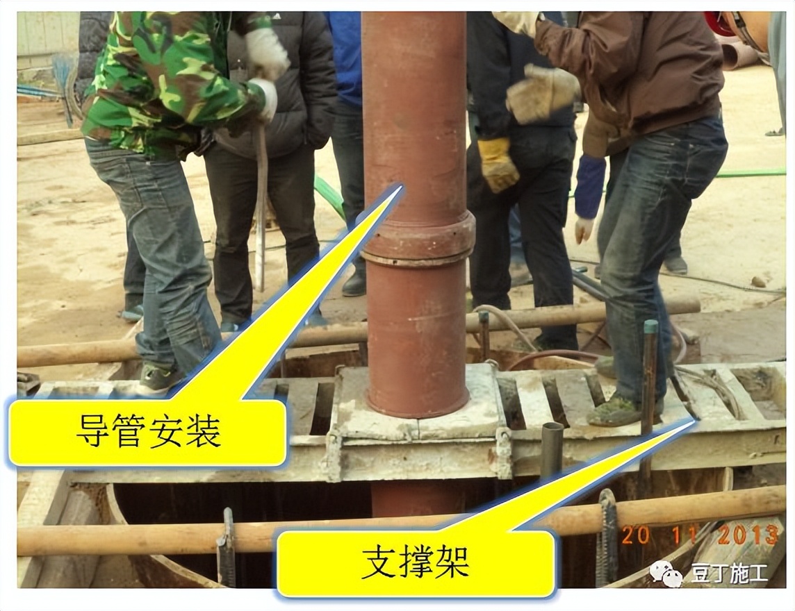 打桩过程中出现塌孔怎么处理,下钢筋笼声测管掉在桩孔里怎么办