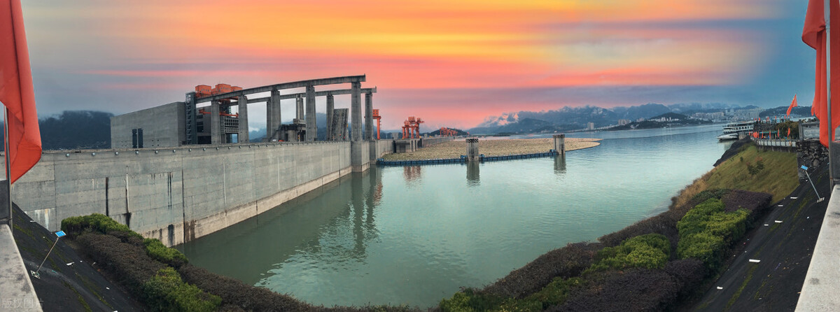 三峡大坝的简介,三峡大坝船闸视频