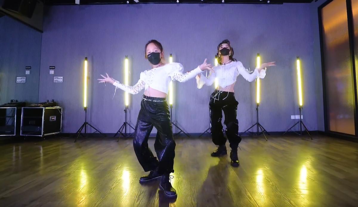 雷佳音带女儿逛街,雷佳音和女儿刚见面