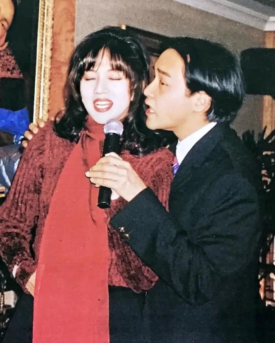 张国荣陈凯歌梅艳芳巩俐合照,张国荣梅艳芳巩俐首映礼