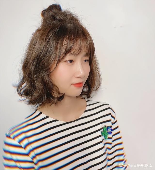 学生党怎么扎头发好看短发12-14岁,偏短发的女生怎么扎头发才好看