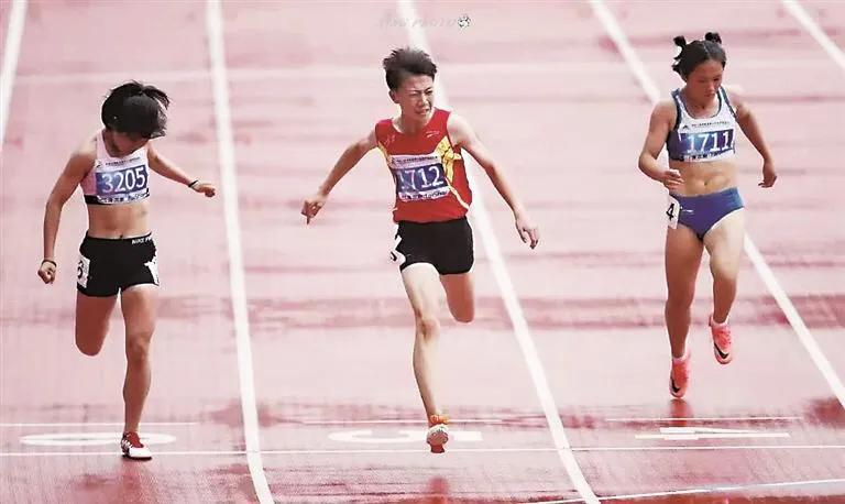 宁夏小将打破女子百米多项纪录,16岁百米马蕊原视频