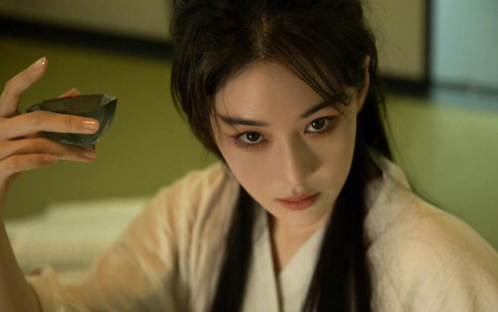 张馨予一手烂牌打出王炸的水平,张馨予一手烂牌打王炸