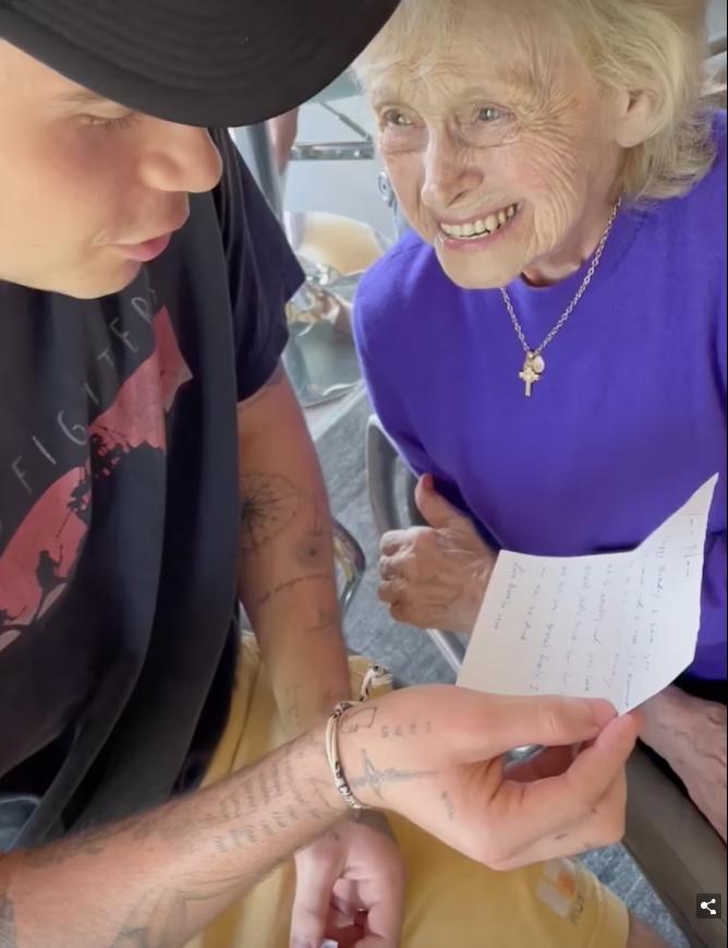 贝克汉姆维多利亚和儿媳关系破冰,维多利亚和贝克汉姆的恋爱史