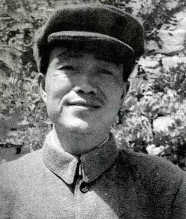 新中国为什么“亲苏反美”？