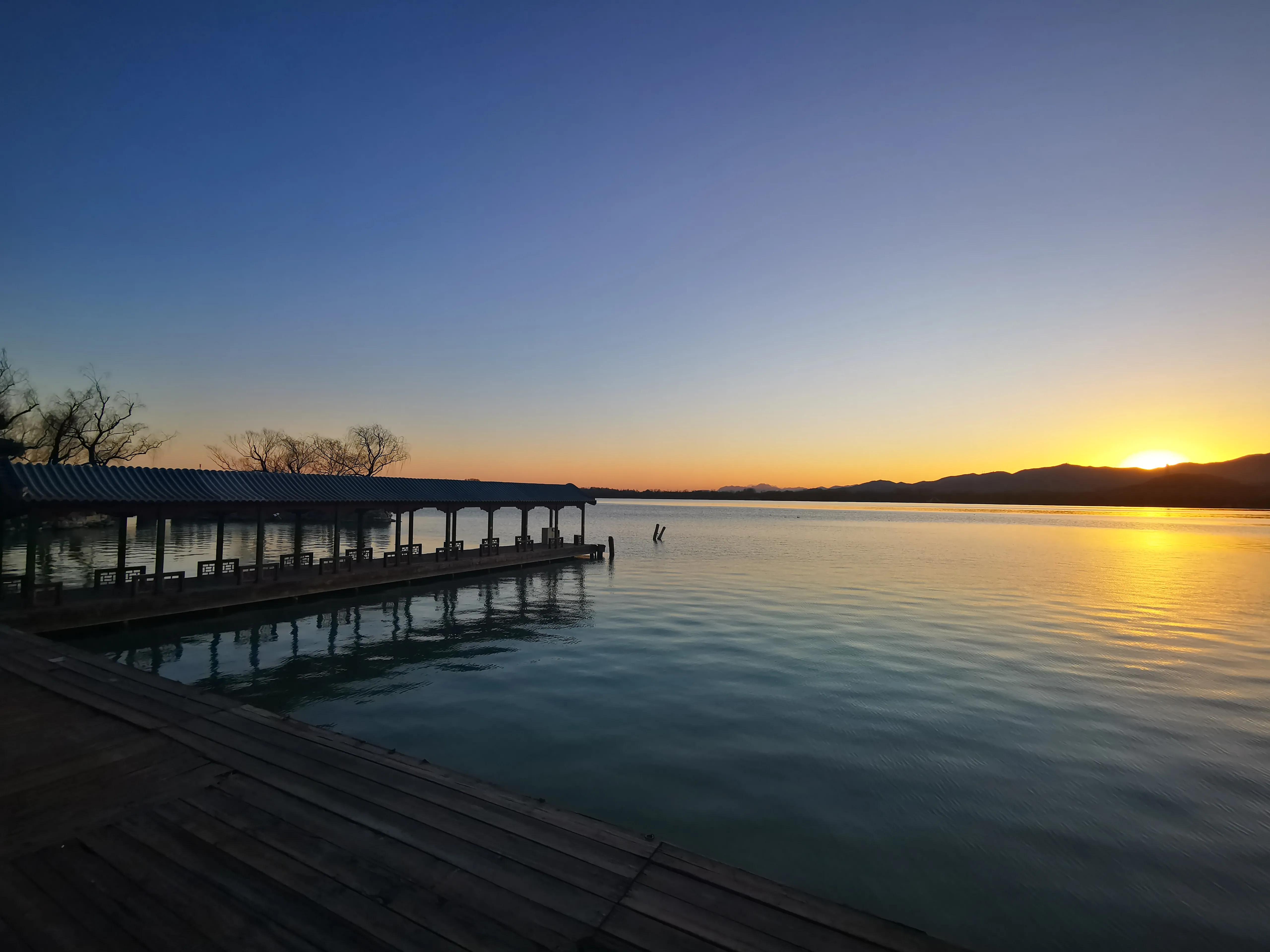昆明湖上落日落下,北京颐和园昆明湖落日视频
