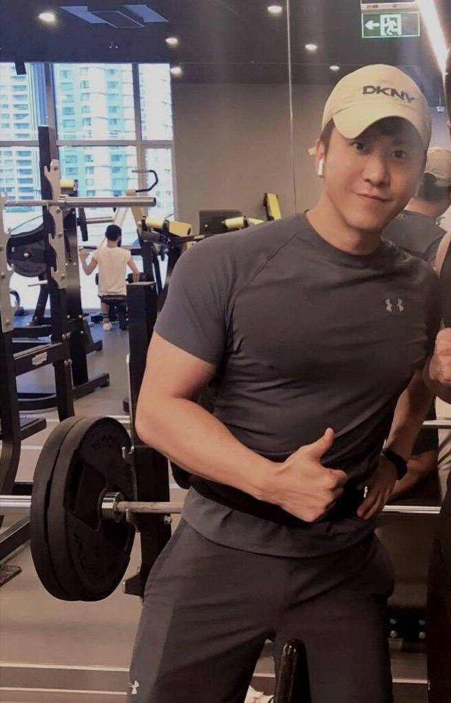 涛声不再的情歌王子：因情歌爆红、因丑闻沉寂，53岁跑商演被批丑