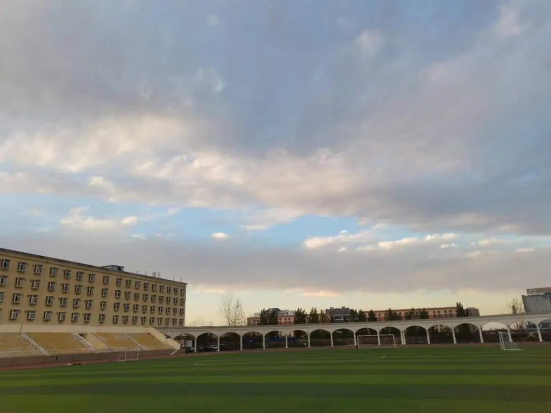 高校足球氛围解密,郑州西亚斯学院高中学习氛围