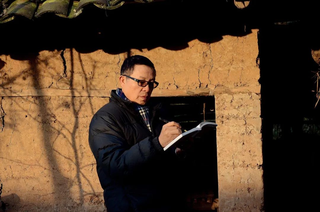 父亲油画罗中立,罗中立的油画父亲在哪画的