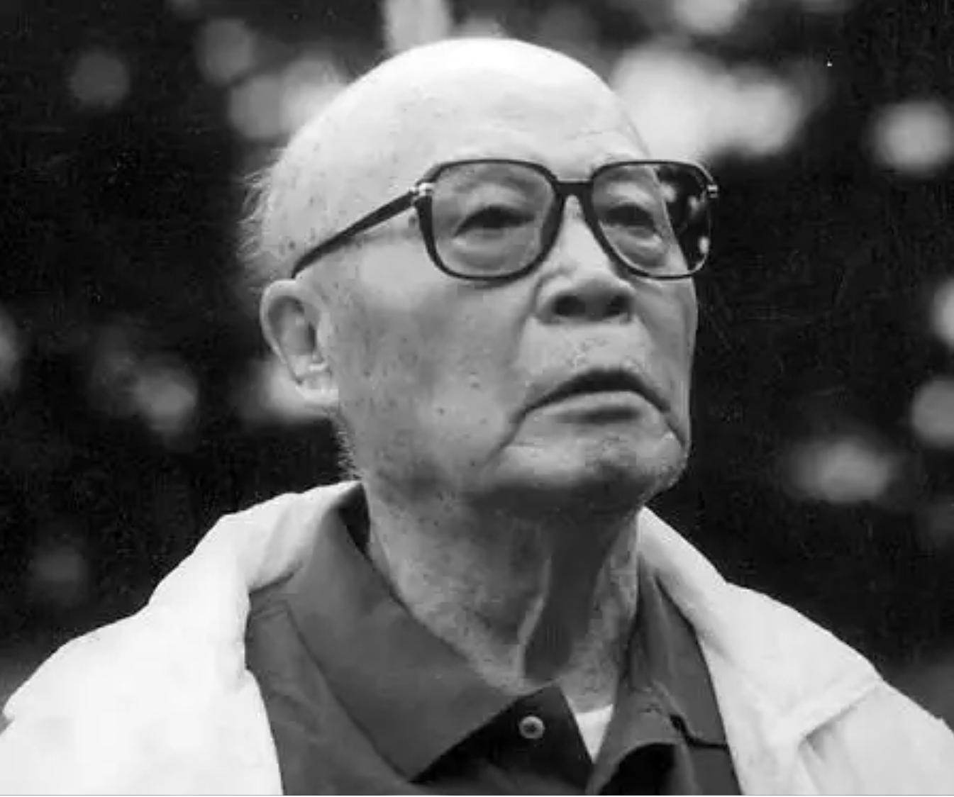 吕正操听不懂湖南话，王爱梅偷偷做了一个手势，被毛*东泽**一眼识破