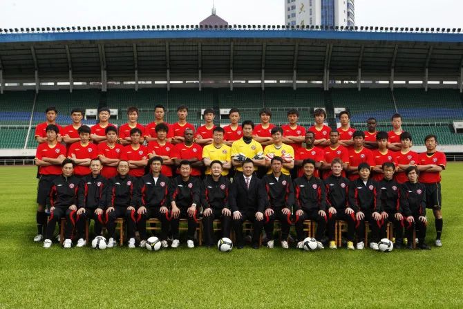足球照片高清大图,原成都五牛足球队照片和名单