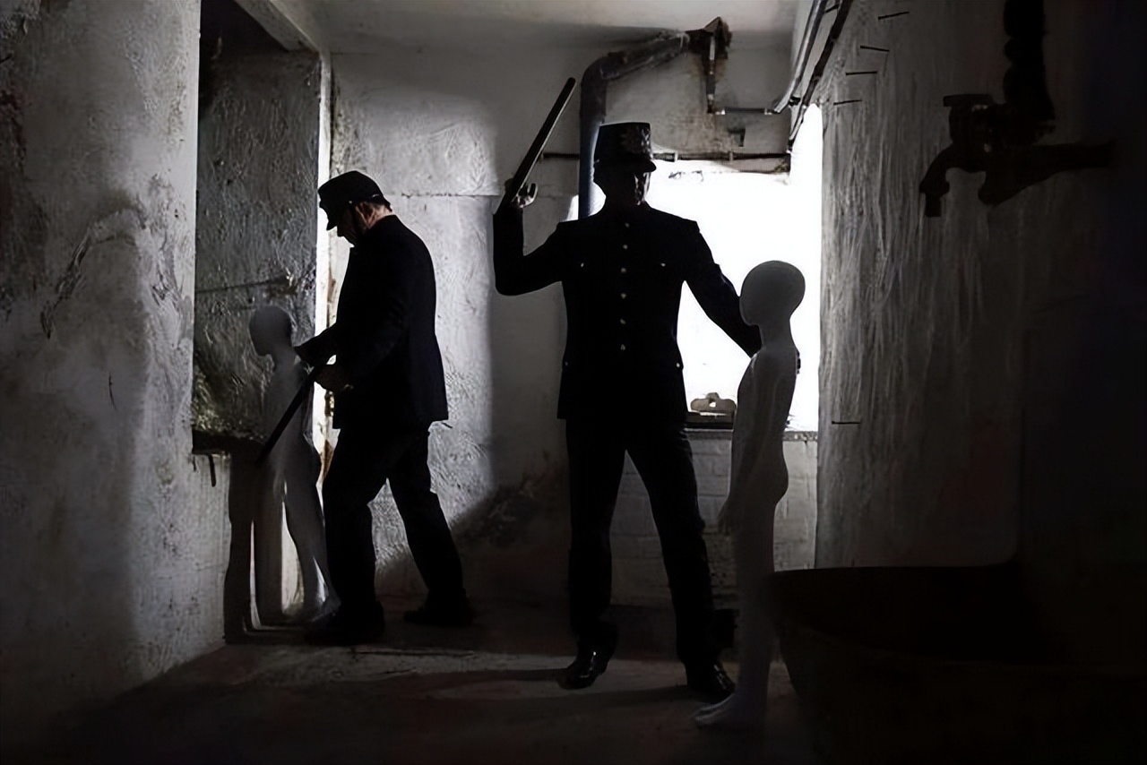 校车司机猥亵女生被抓,男子因隔空猥亵多名女童获刑