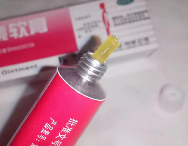 红霉素软膏可以去除眼部细纹吗,红霉素软膏涂到眼里有什么副作用