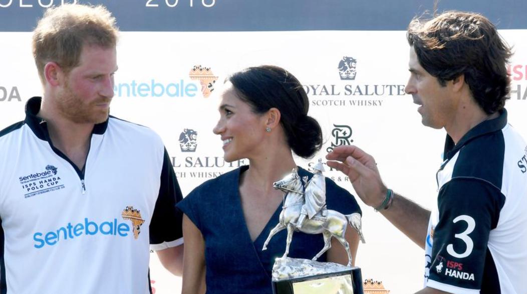 贝佐斯女友劳伦·桑切斯出生日期,贝佐斯和女友劳伦桑切斯海边度假