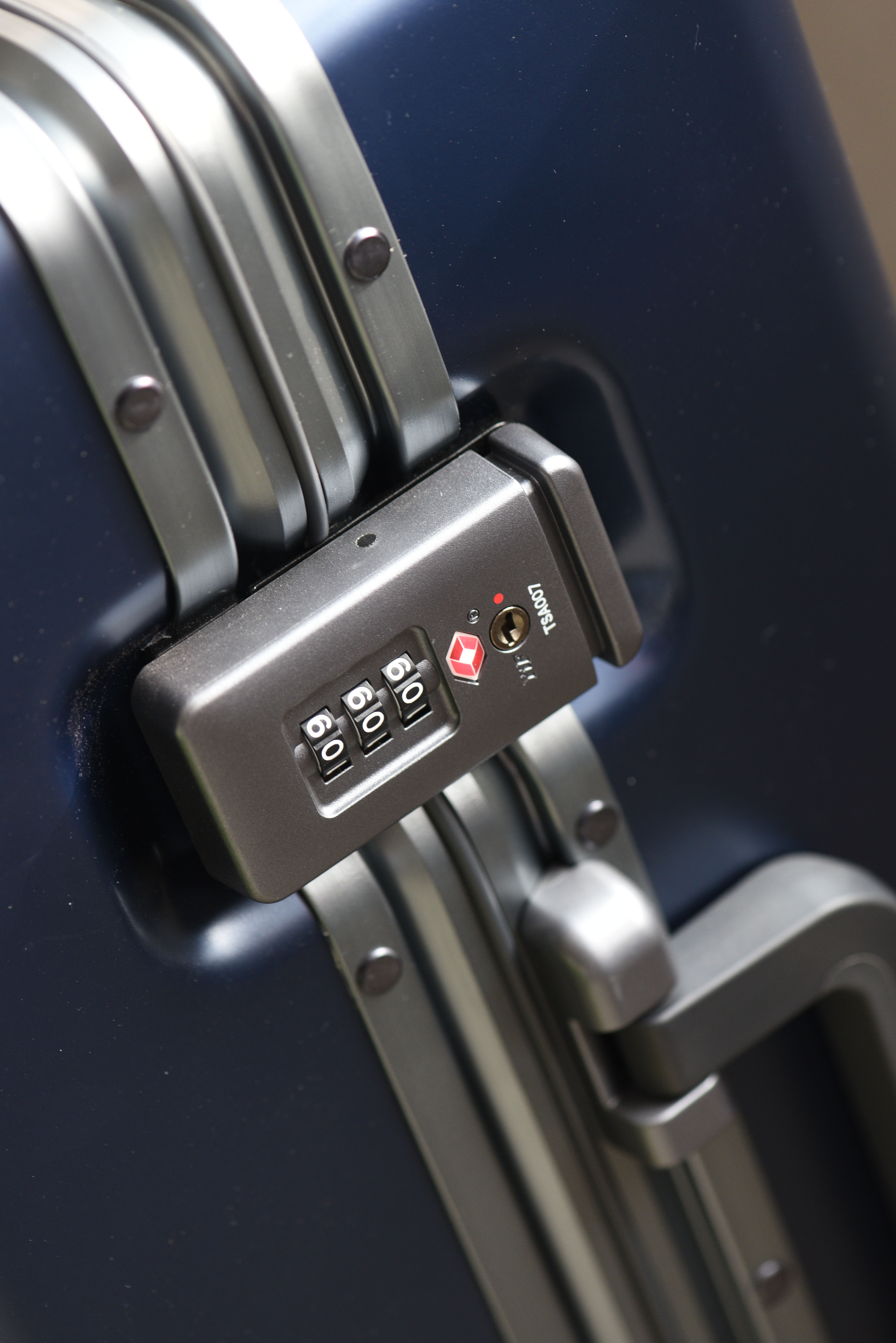 地平线8号26寸行李箱哪个颜色好,地平线8号行李箱20寸有几个款式