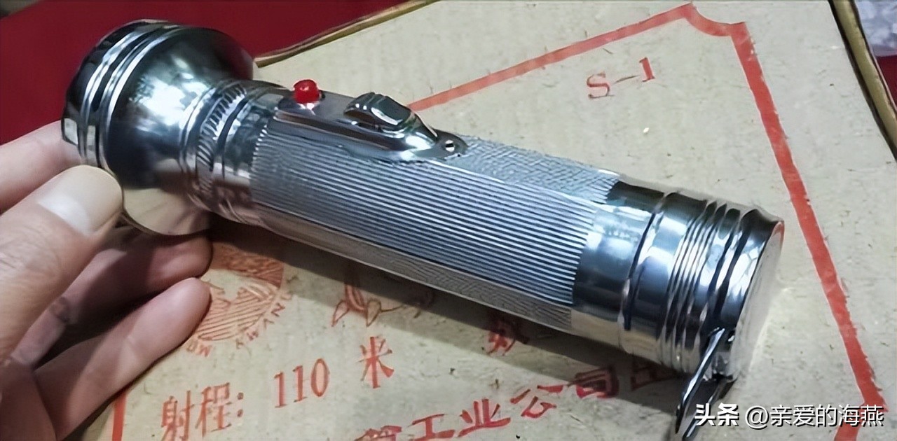 七八十年代供销社里的打酱油、雪花膏、搪瓷缸子，全是当年的味道