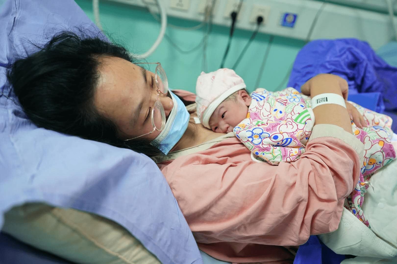 三个月婴儿认母识人的认知,宝宝三个多月认生怎么办