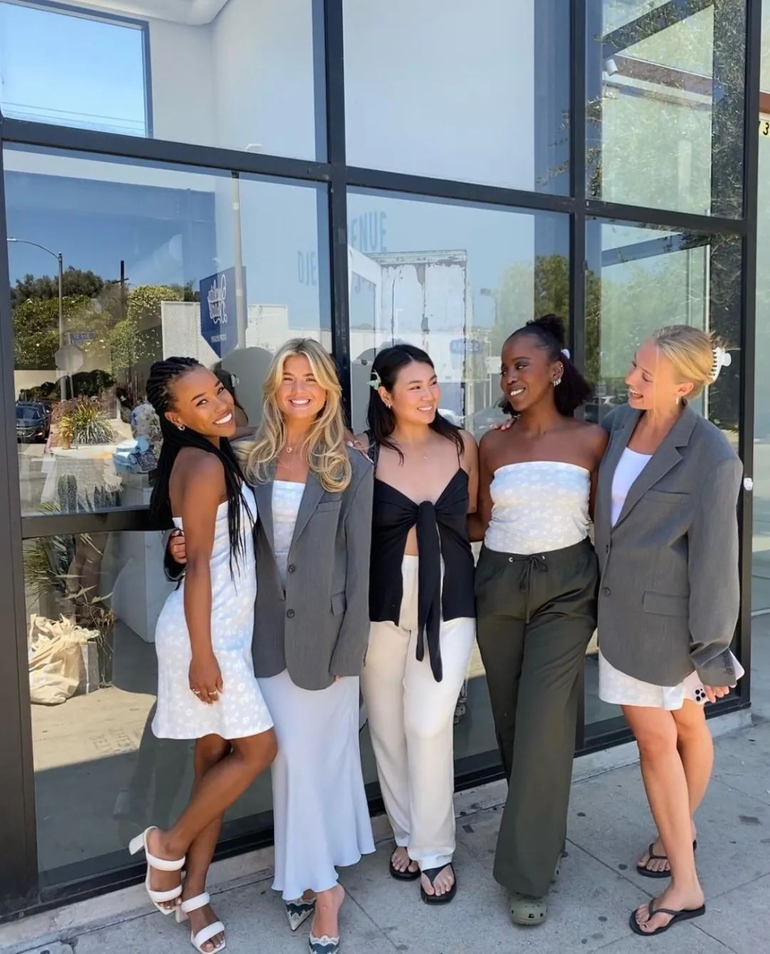 这个夏天一定要穿小吊带,夏天就是要穿上好看的小吊带