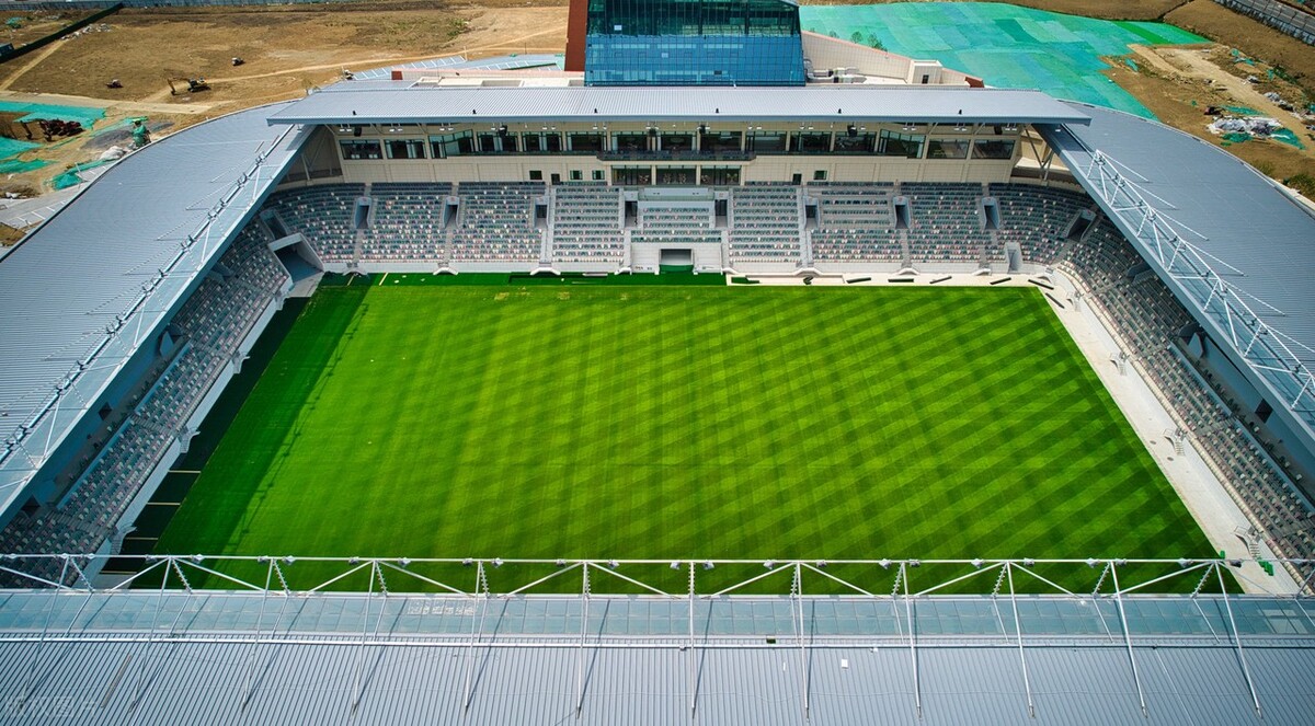 日照国际足球中心体育场在哪,日照国际足球中心主场馆容纳人数