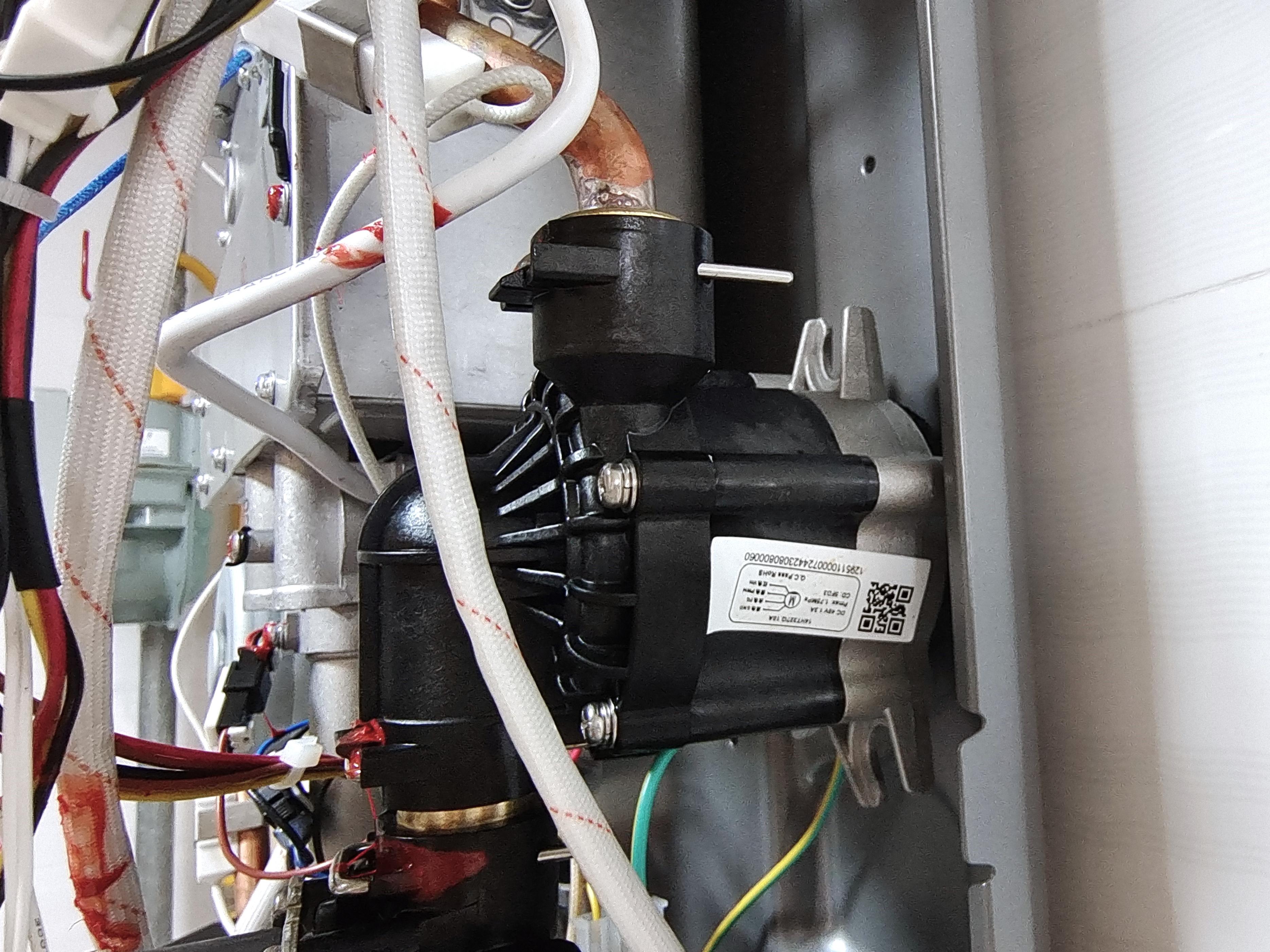 美的安睡m9和林内热水器怎么选,美的安睡m9燃气热水器排烟管